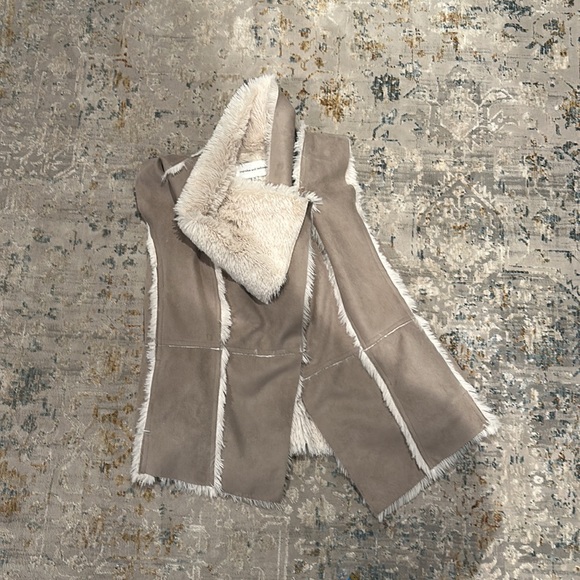 Cupcakes and Cashmere Faux Suede/Furry Vest - Picture 5 of 5